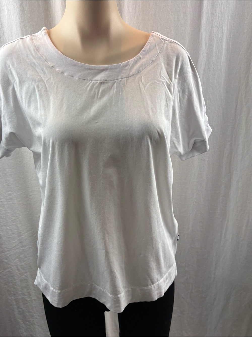 Kit and Ace White Short Sleeve Crew Tee with V Back XS